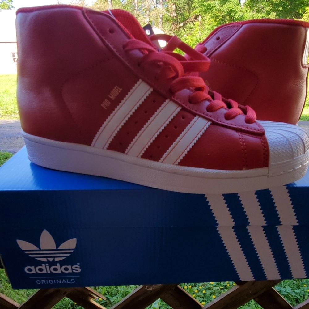 Adidas Shells Red NWT Classics!